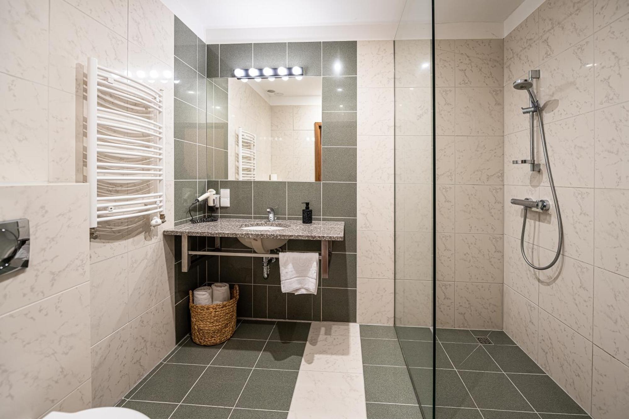 בורקובו Hotel I Restauracja Czarny Kos מראה חיצוני תמונה