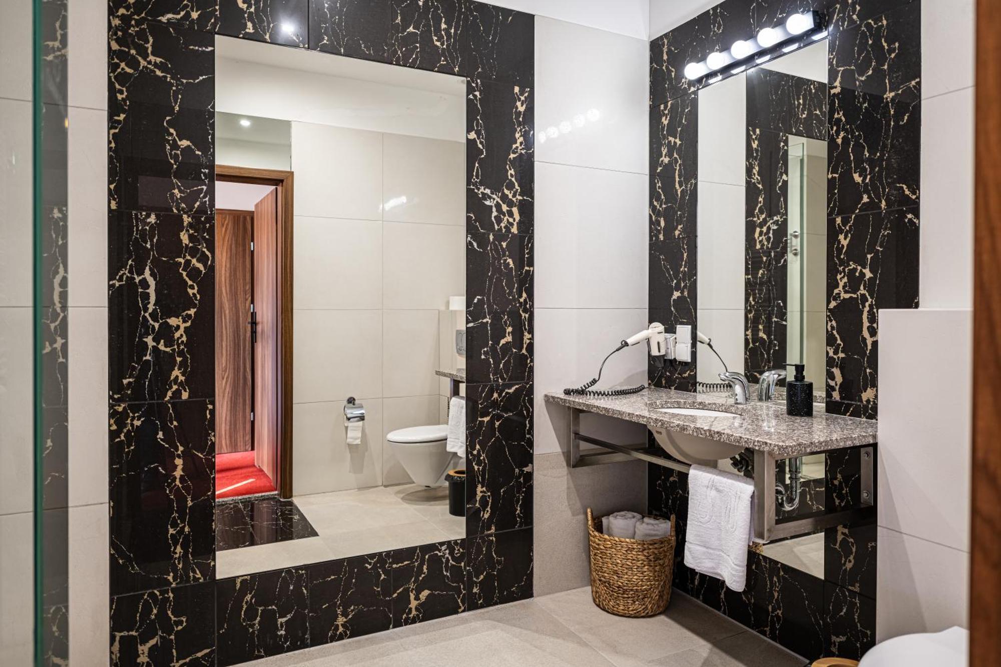 בורקובו Hotel I Restauracja Czarny Kos מראה חיצוני תמונה